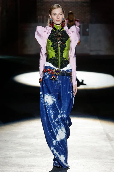 Look 39